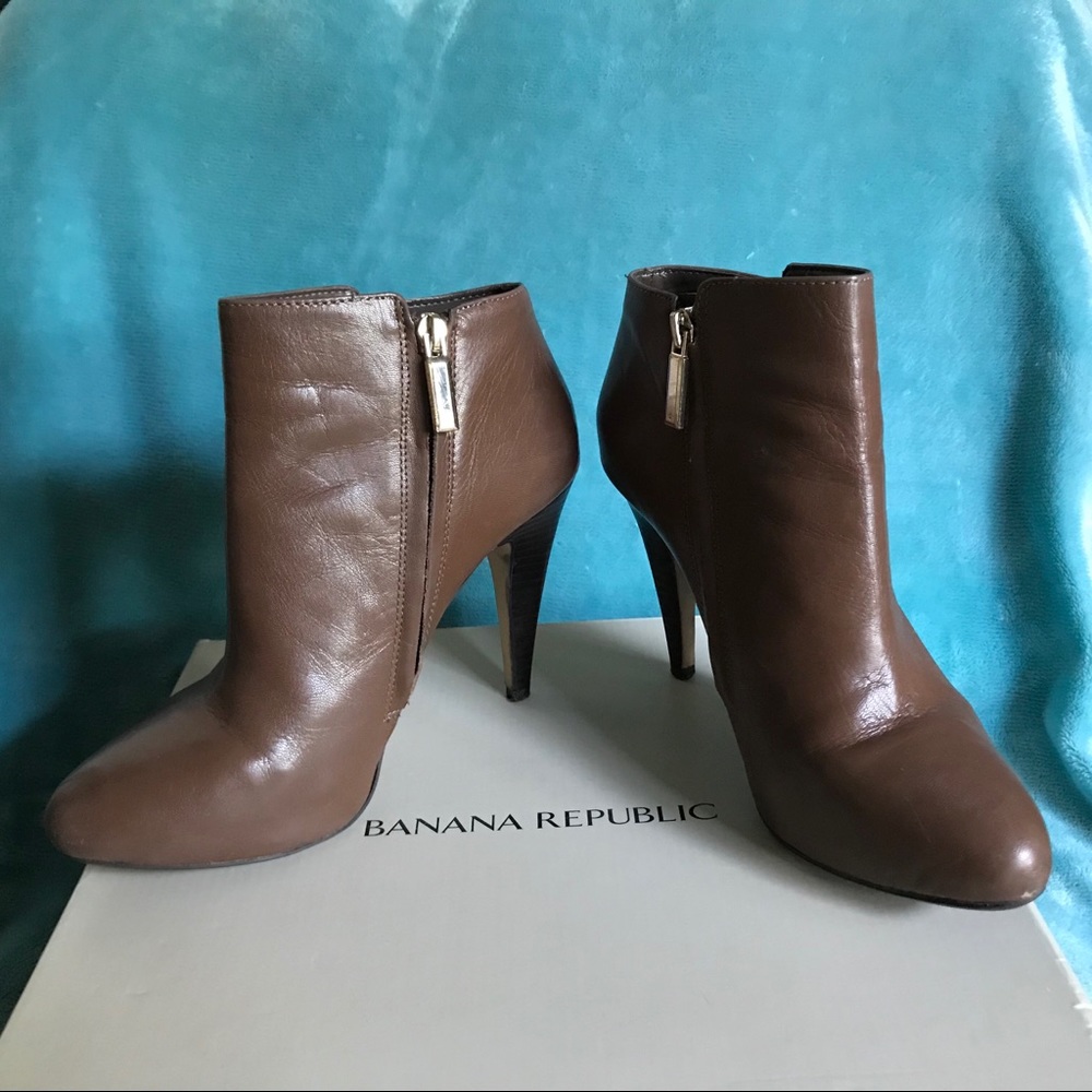 NEW BANANA REPUBLIC TILIA Leather Ankle Boots 7.5